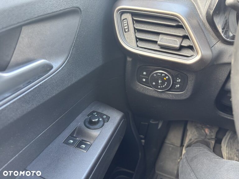 Ford Transit Courier - 8