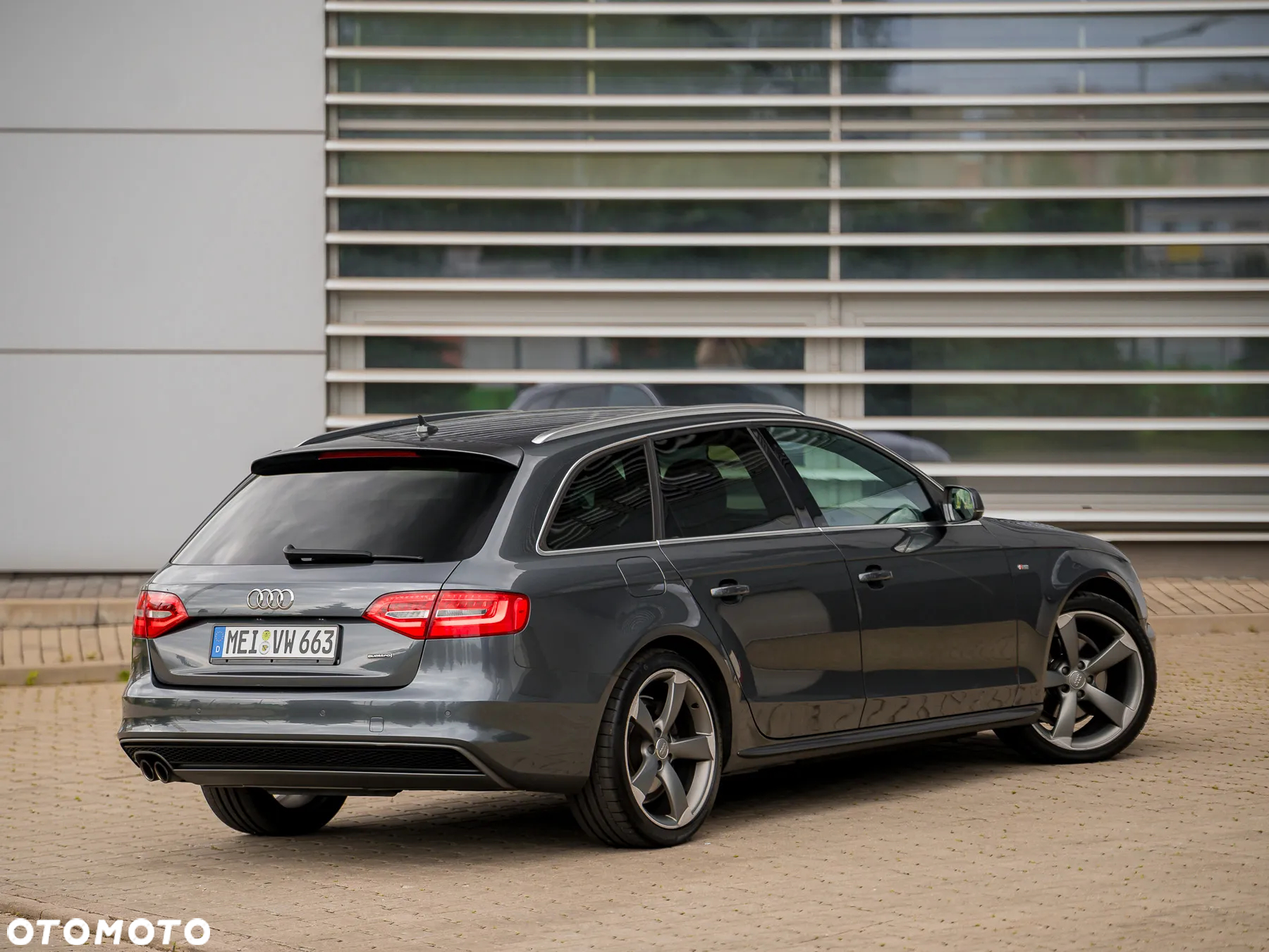 Audi A4 Avant 2.0 TDI DPF quattro S tronic S line Sportpaket - 8