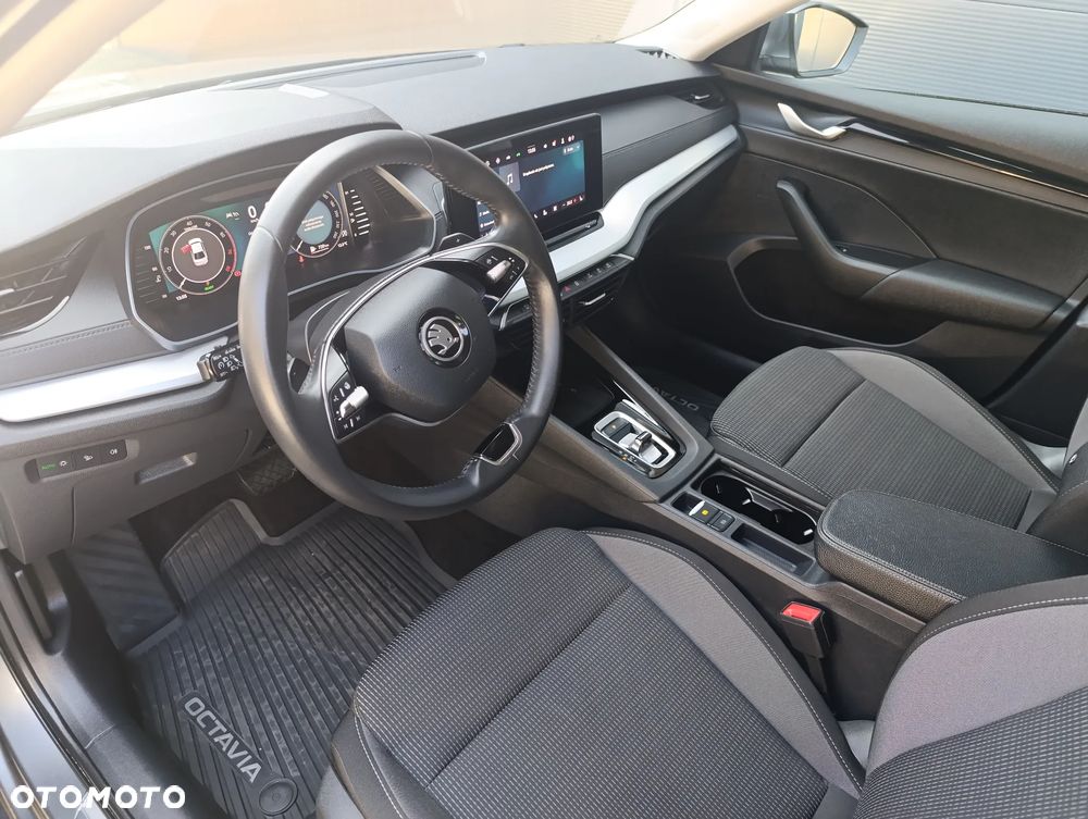 Skoda Octavia 1.5 TSI mHEV Selection DSG - 6