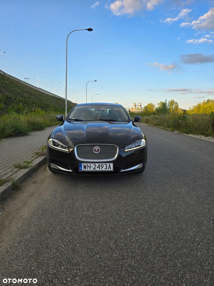 Jaguar XF 2.0 T Luxury - 2