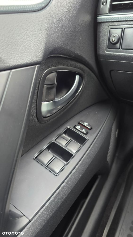 Toyota Avensis 1.8 Premium - 22