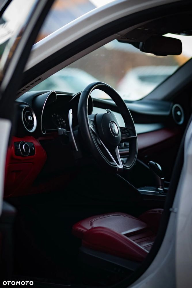 Alfa Romeo Giulia 2.0 Turbo 16V AT8 Veloce - 14