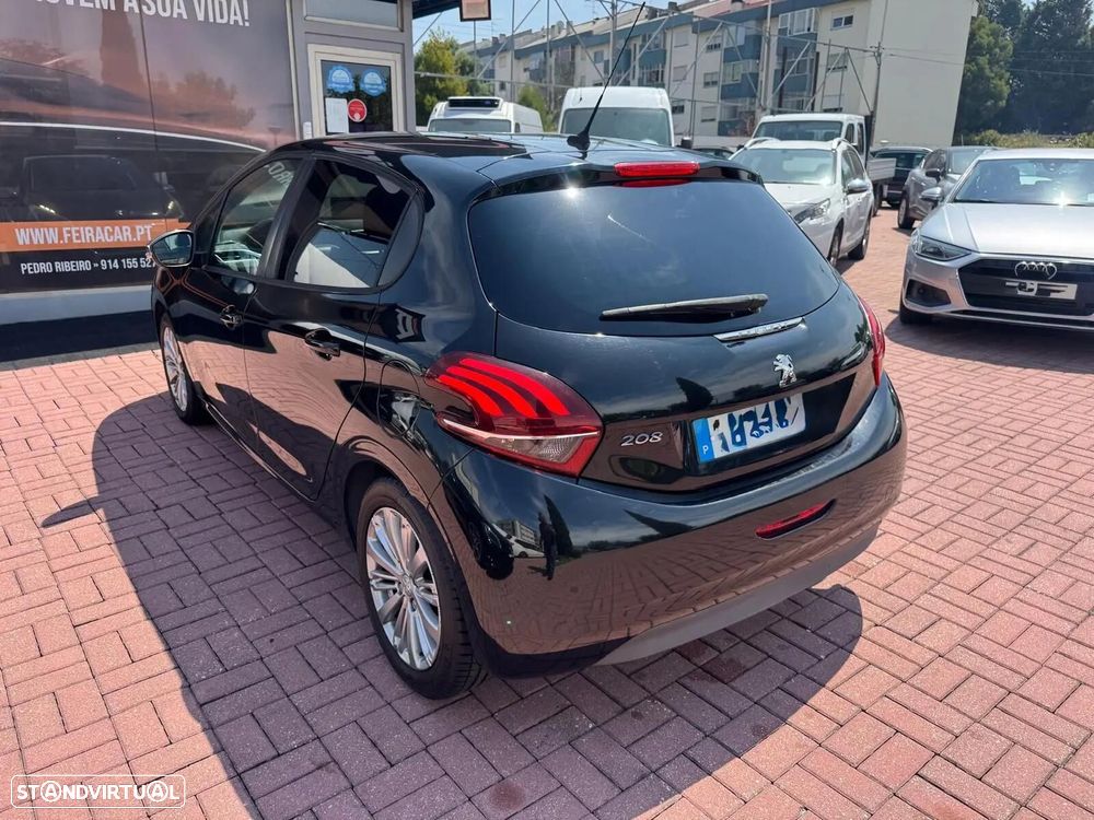 Peugeot 208 - 35