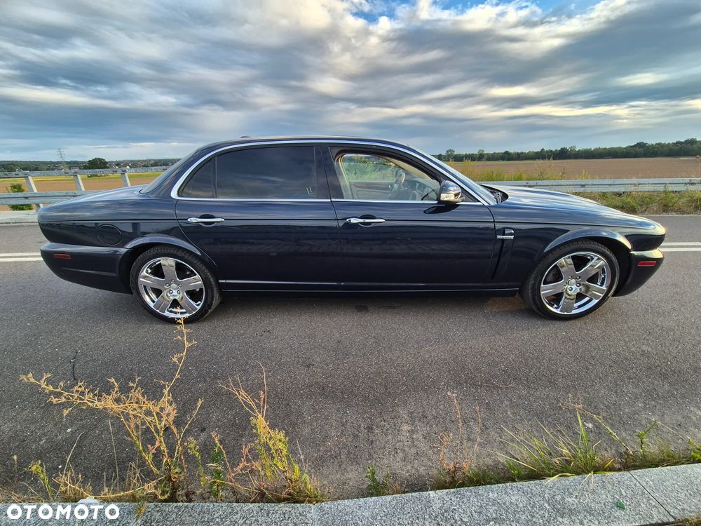 Jaguar XJ XJ8 4.2 LWB Executive - 8