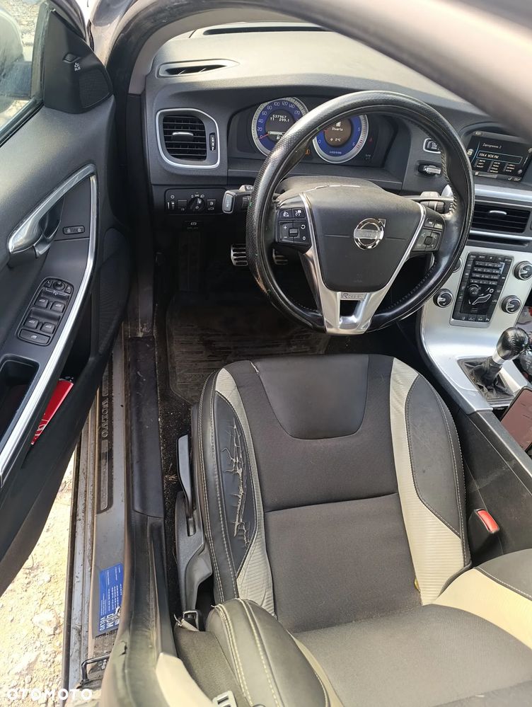 Volvo V60 D3 R-Design - 10