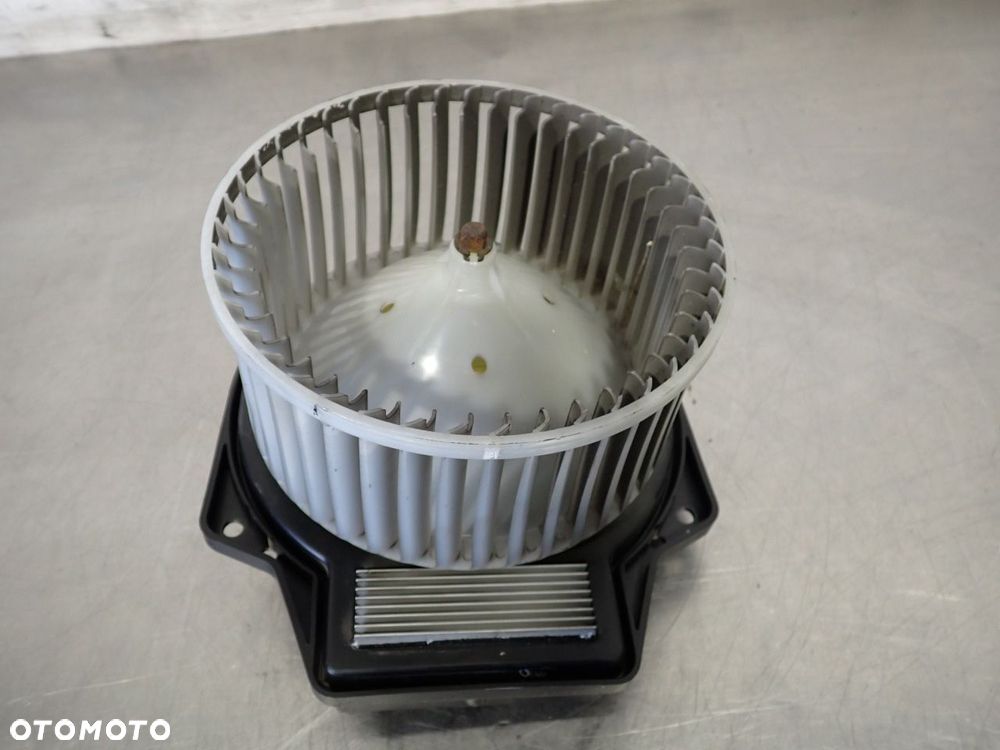 WENTYLATOR NAWIEWU MITSUBISHI OUTLANDER