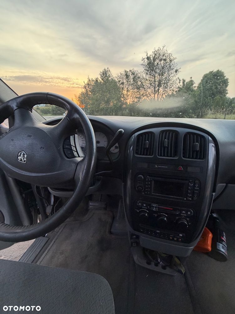 Dodge Grand Caravan - 12