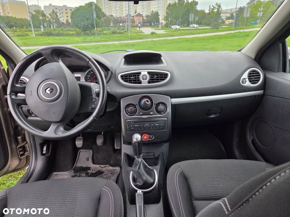 Renault Clio 1.2 16V Alize - 13