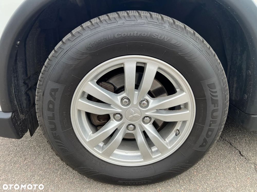 Mitsubishi Outlander - 25