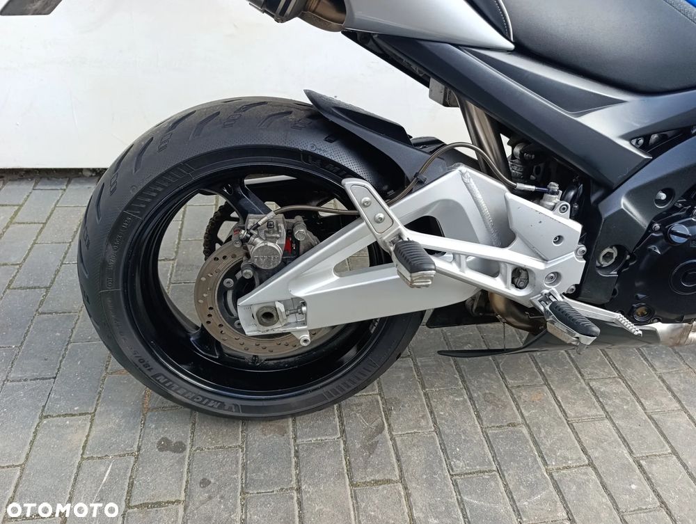 Suzuki GSR - 10