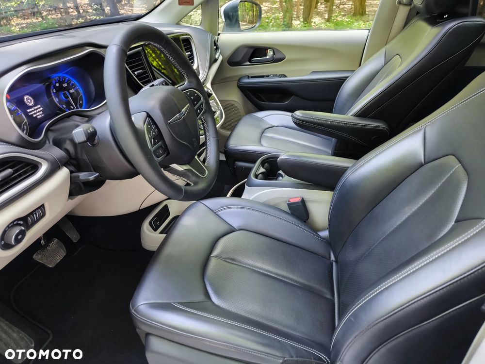 Chrysler Pacifica - 23