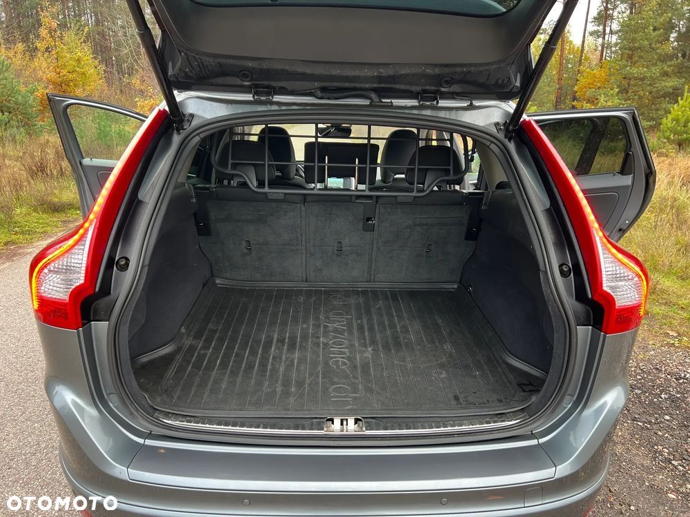 Volvo XC 60 D5 AWD Momentum - 23