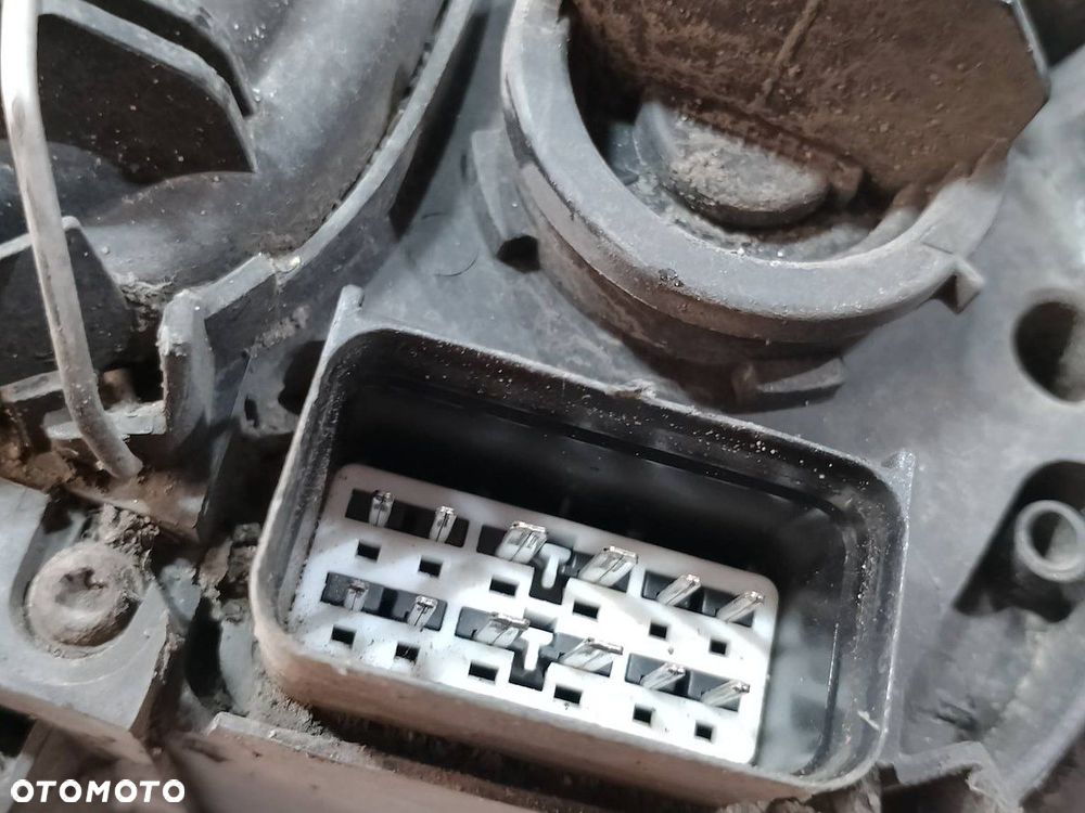 LAMPA PRZÓD PRAWA VOLVO V50  30698890 RH       0301198274 - 5