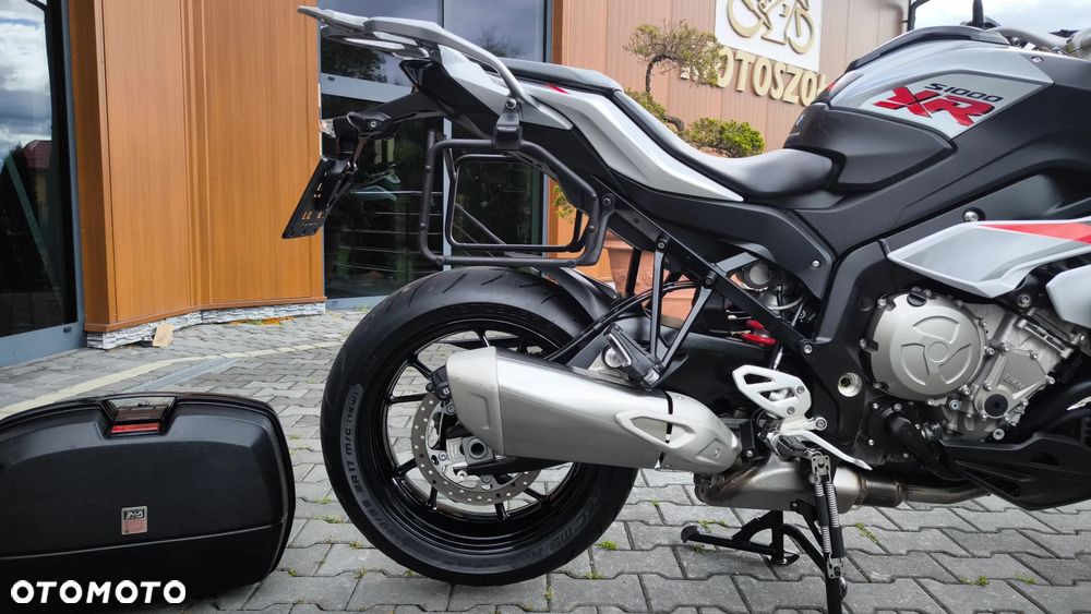 BMW XR - 17