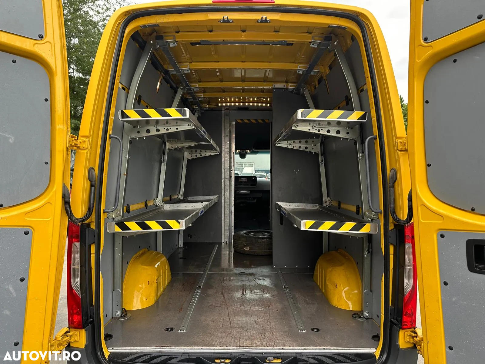 Mercedes-Benz Sprinter - 10