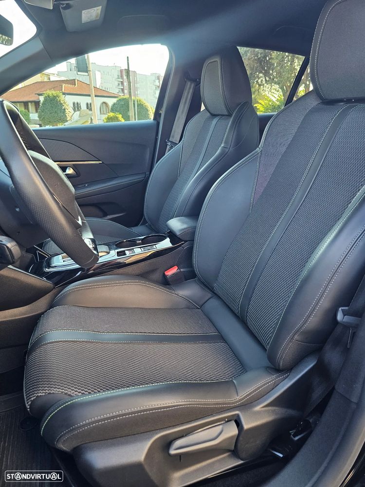 Peugeot e-208 GT - 13