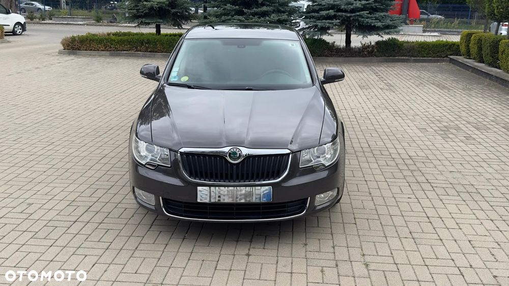 Skoda Superb 2.0 TDI Exclusive - 2