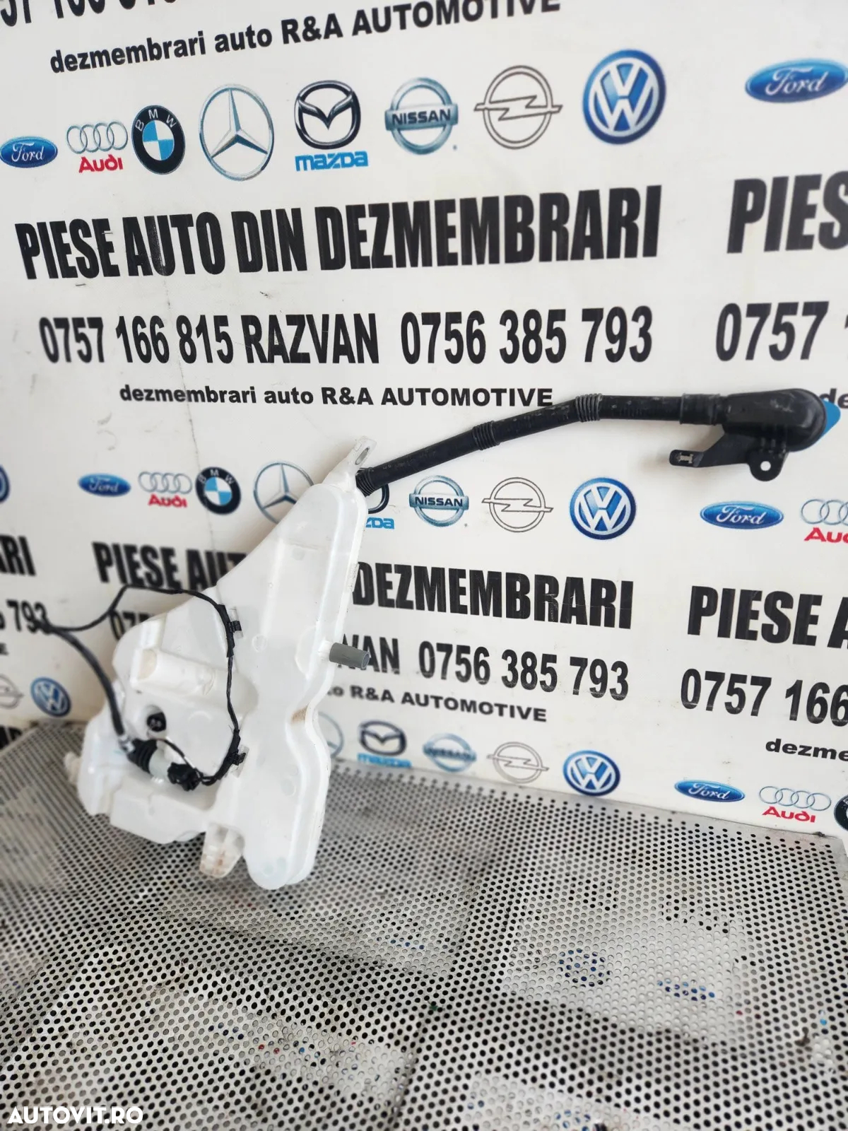 Bidonas Vas Lichid Parbriz Bmw G20 G21 G42 Dezmembrez Bmw G42 Cod  - Dezmembrari Arad - 3