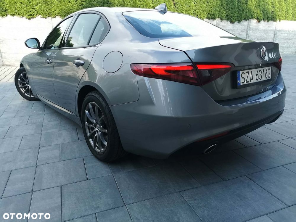 Alfa Romeo Giulia 2.2 AT8 Executive - 13