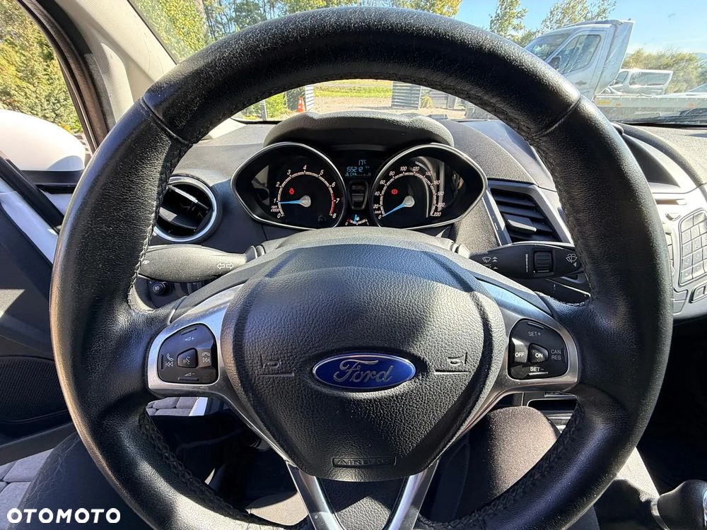 Ford Fiesta 1.0 EcoBoost S&S TITANIUM - 8