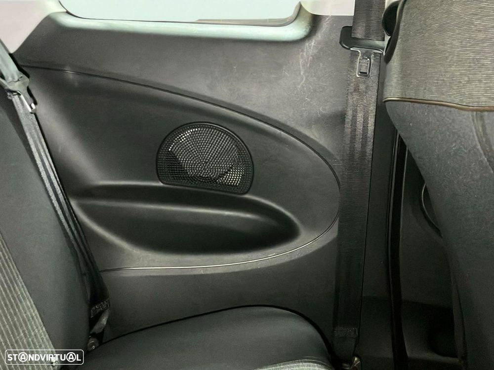 Fiat 500e 42 kWh Icon — fotografia 22
