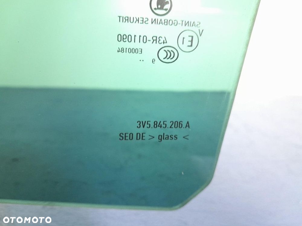 SKODA SUPERB III LIFT HB SEDAN SZYBA DRZWI TYŁ PRAWA 3V5845206A - 4