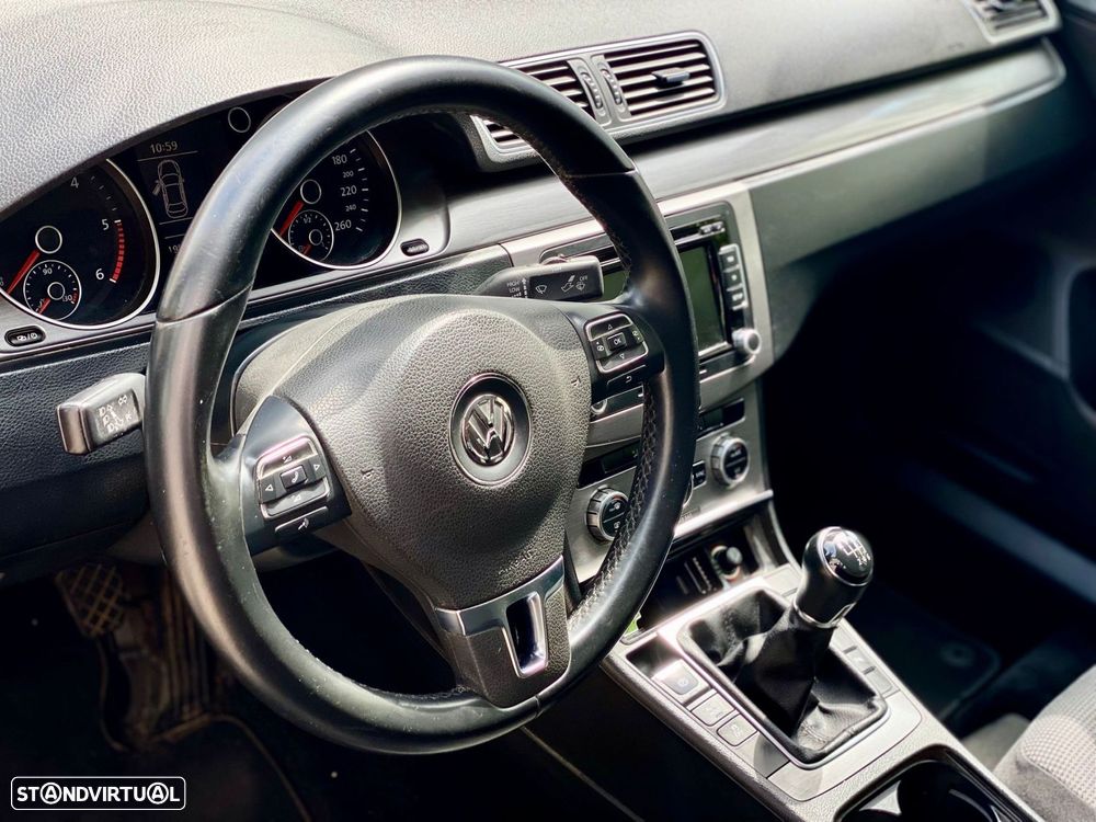 VW Passat 1.6 TDI BlueMotion - 14