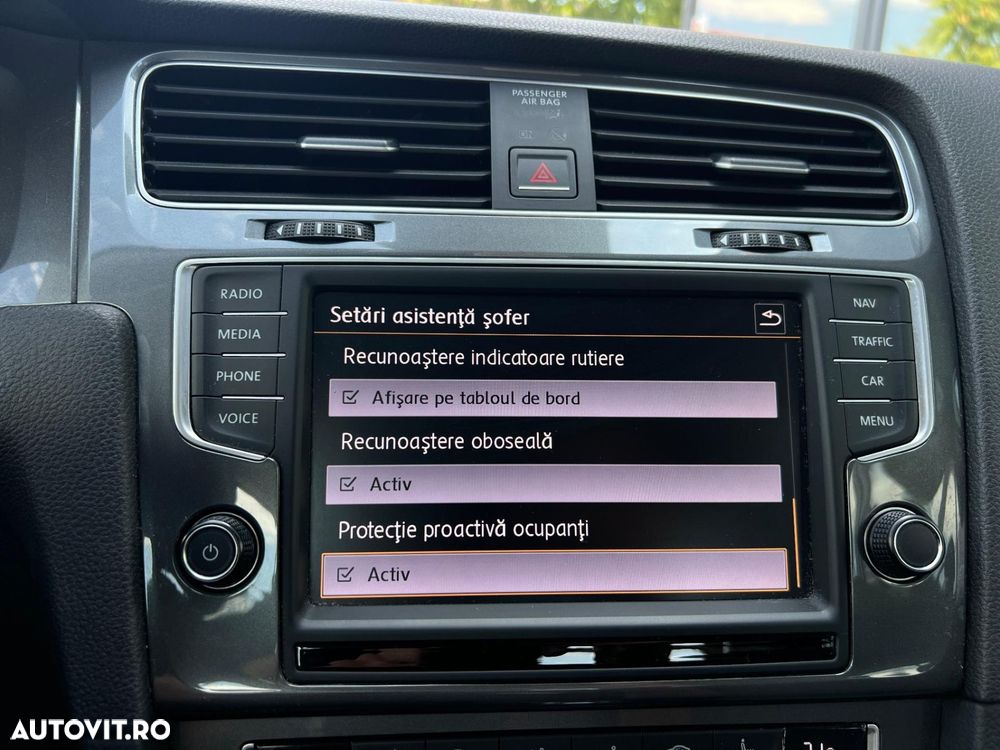 Volkswagen Golf - 23