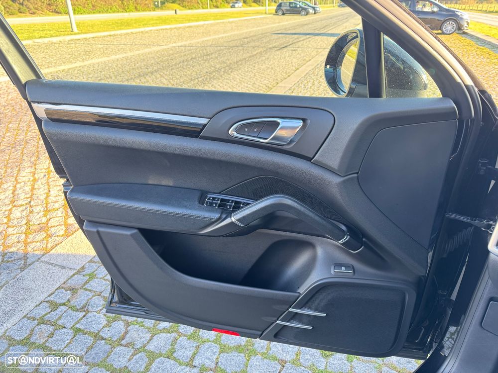 Porsche Cayenne - 27