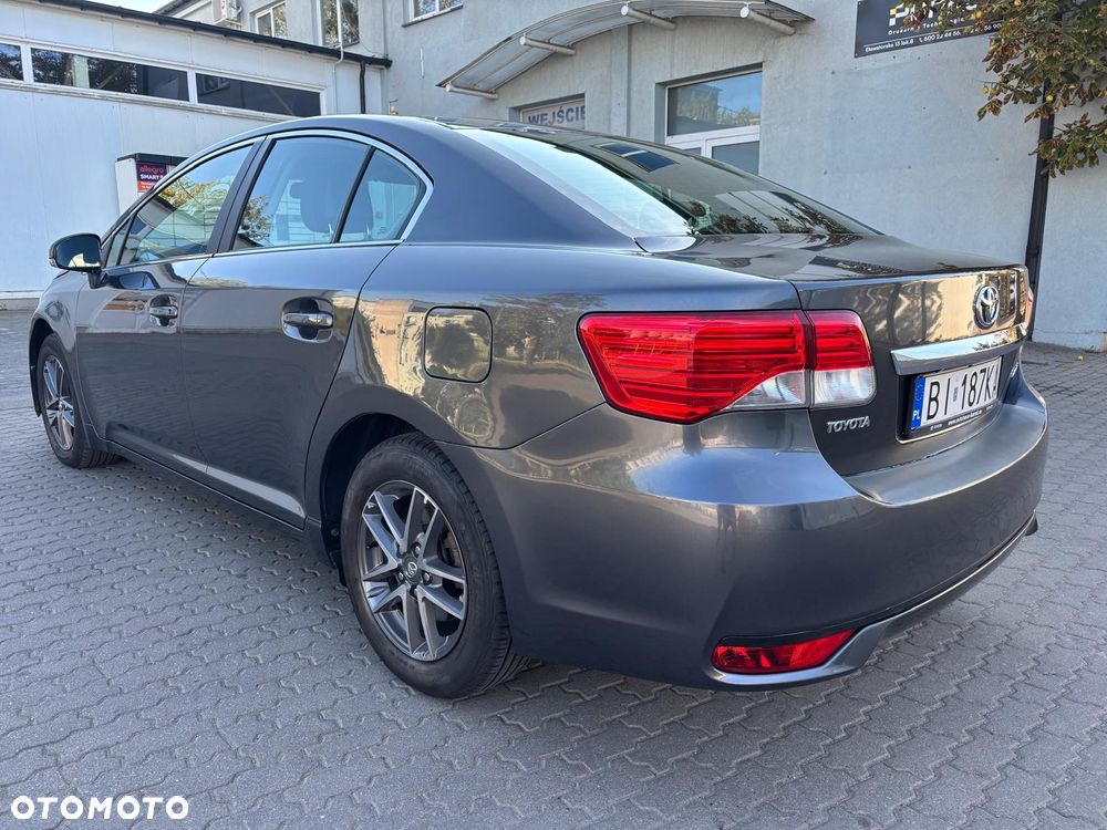 Toyota Avensis 2.0 D-4D Luna - 4