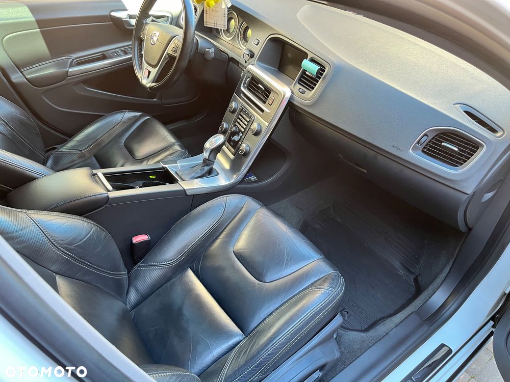 Volvo S60 T6 AWD R-Design - 8