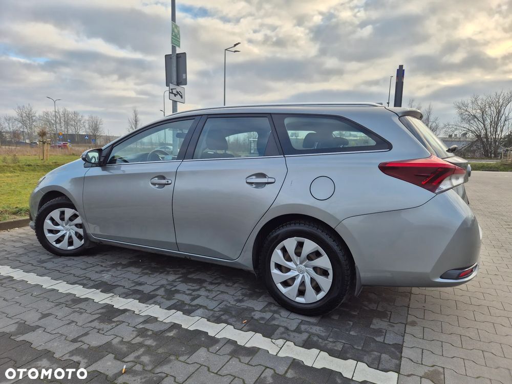 Toyota Auris 1.6 Premium - 2
