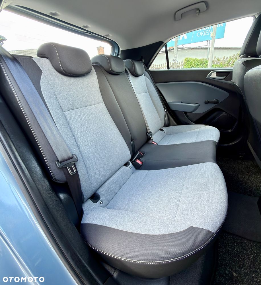 Hyundai i20 blue 1.2 Classic - 24