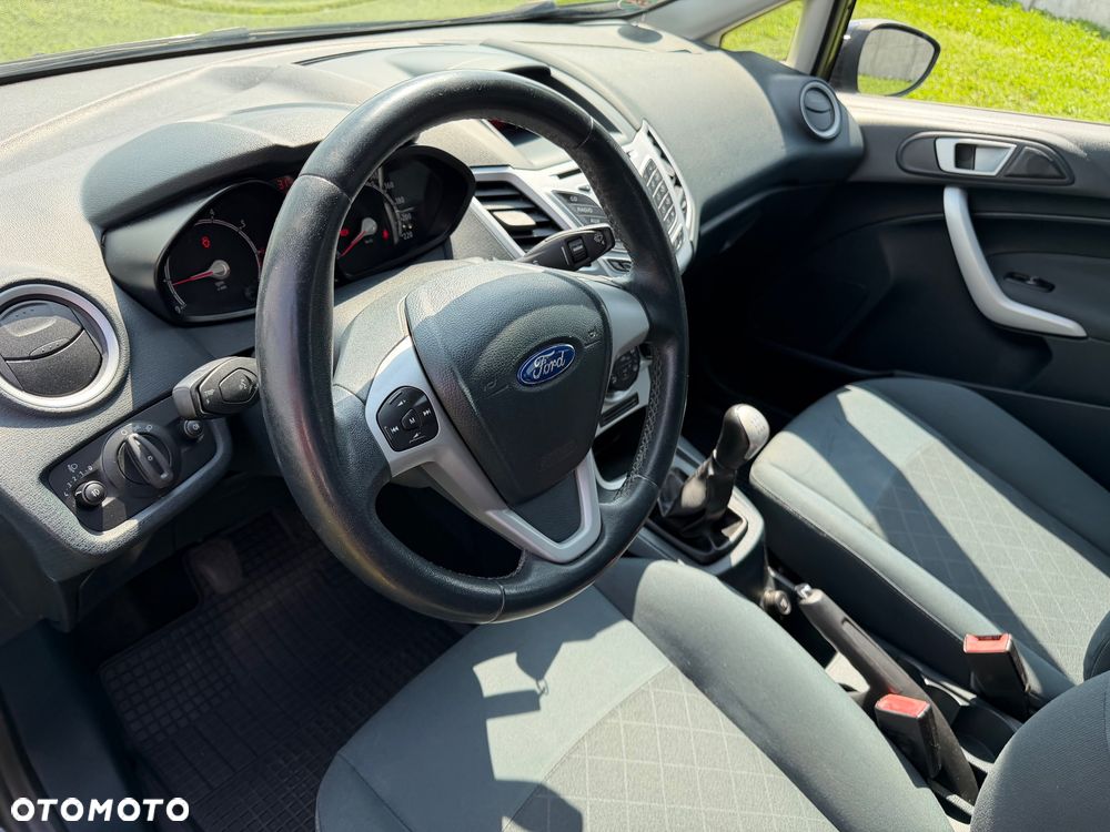 Ford Fiesta 1.25 Champions Edition - 23
