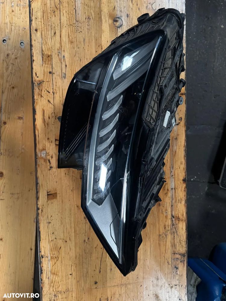 Far dreapta led matrix Audi Q8 - 4