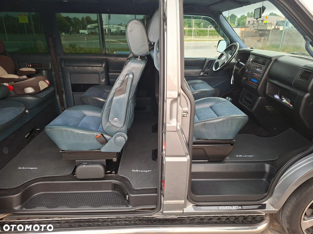 Volkswagen Caravelle - 18