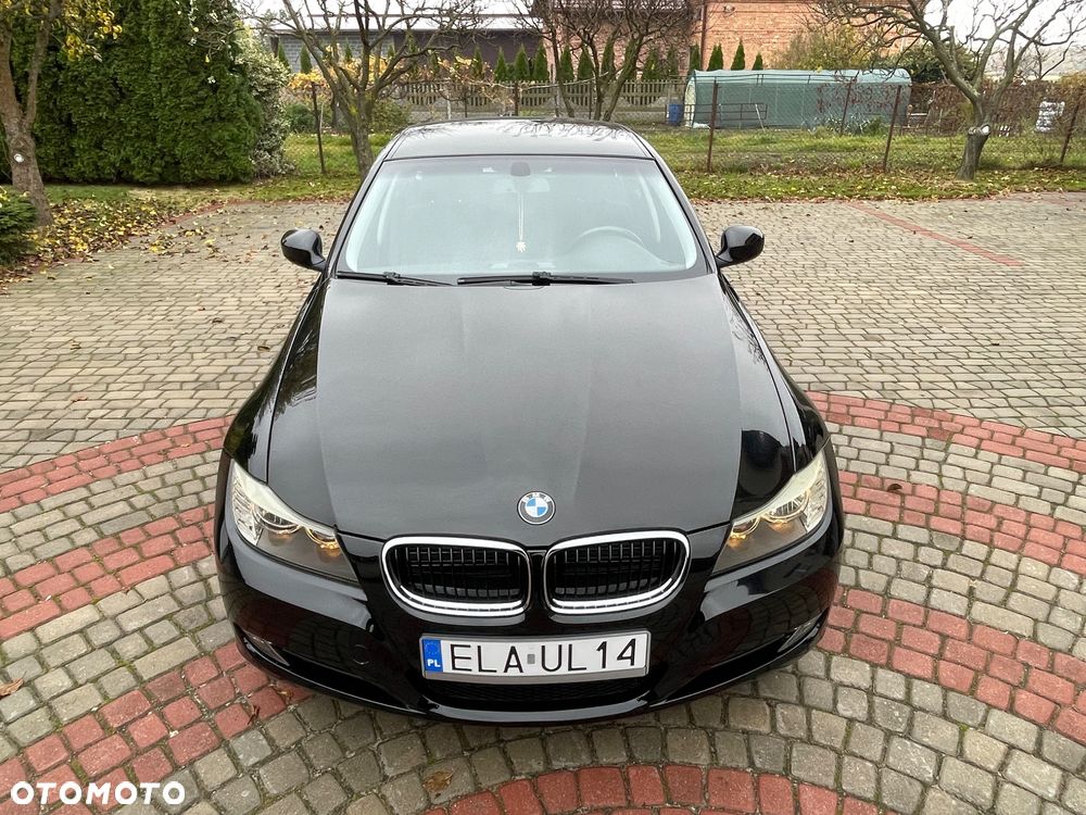 BMW Seria 3 318i Touring - 12