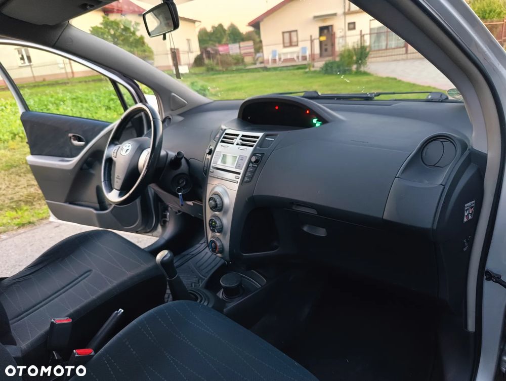 Toyota Yaris 1.3 Sol Premium - 35