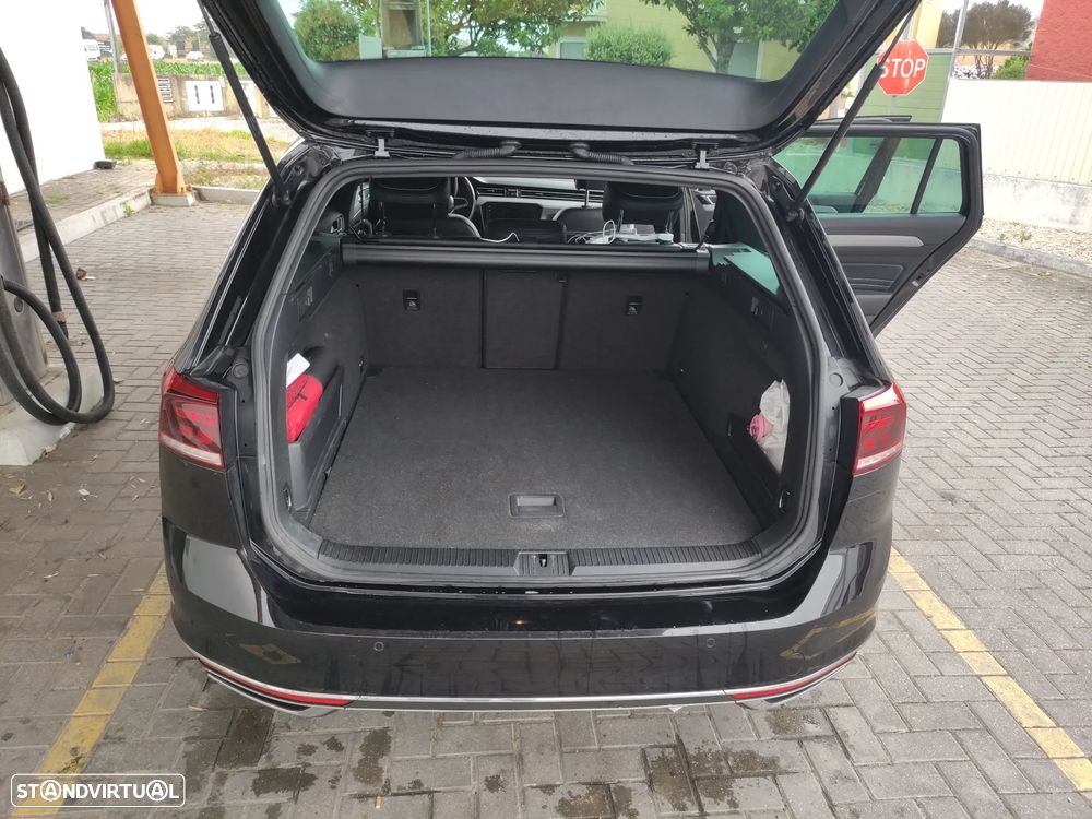 VW Passat Variant - 4