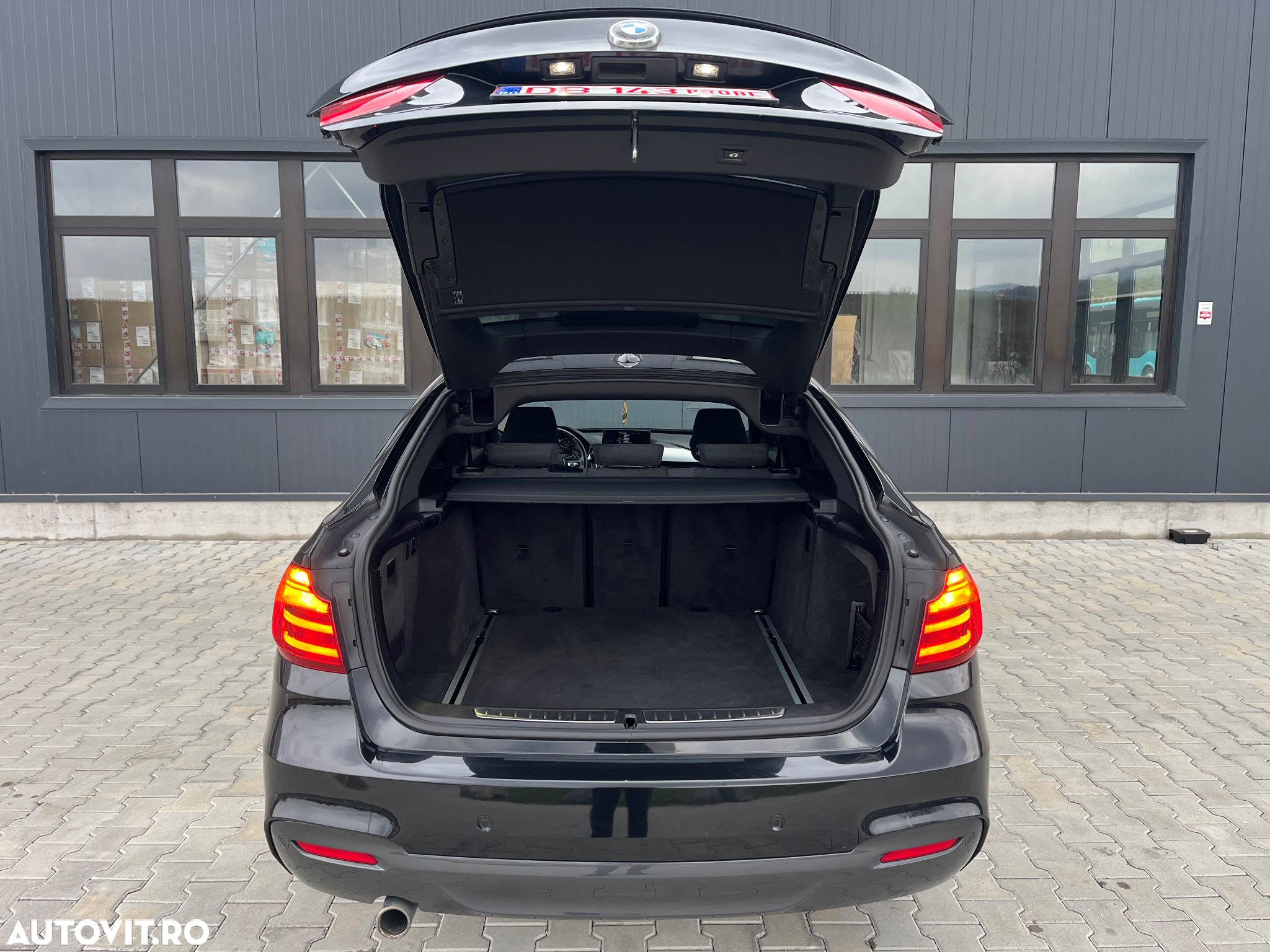 BMW Seria 3 318d Edition M Sport Shadow - 16