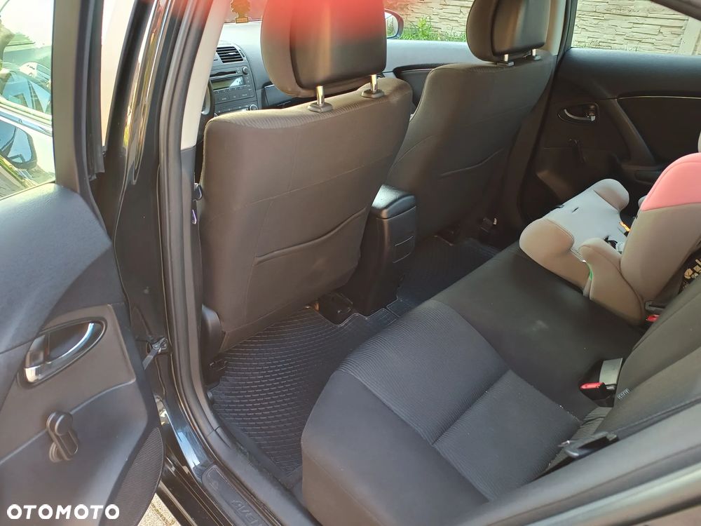 Toyota Avensis 1.6 Luna - 13