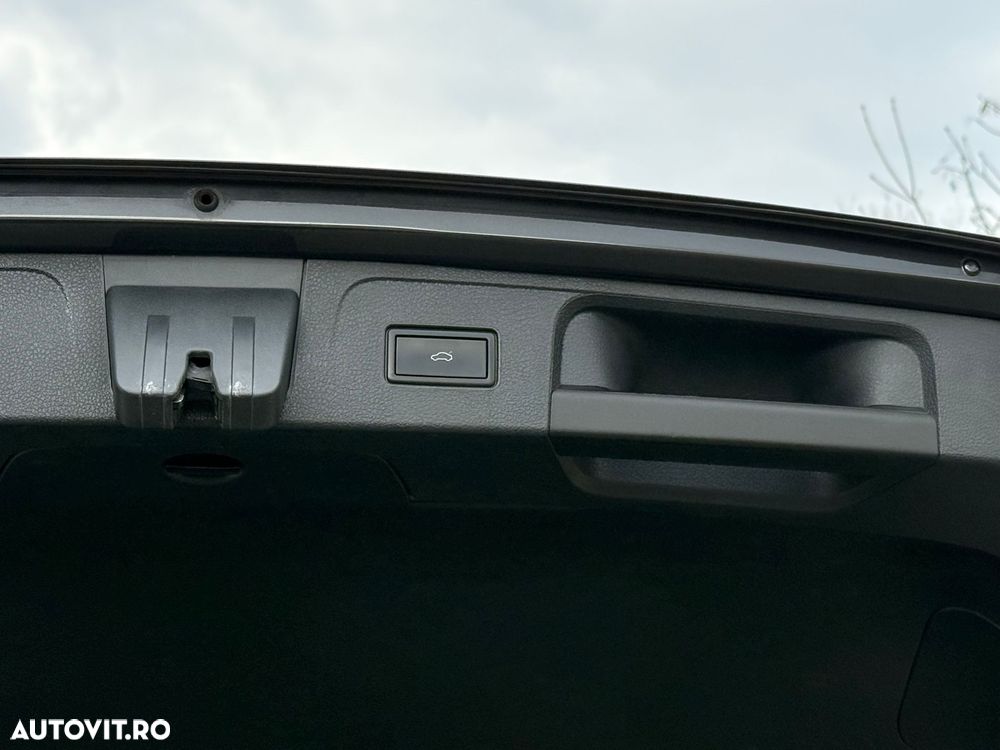 Volkswagen Passat 2.0 TDI SCR Elegance - 30