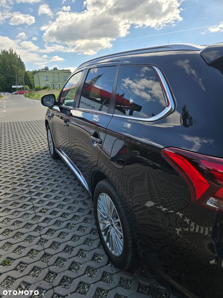 Mitsubishi Outlander Intense + - 2