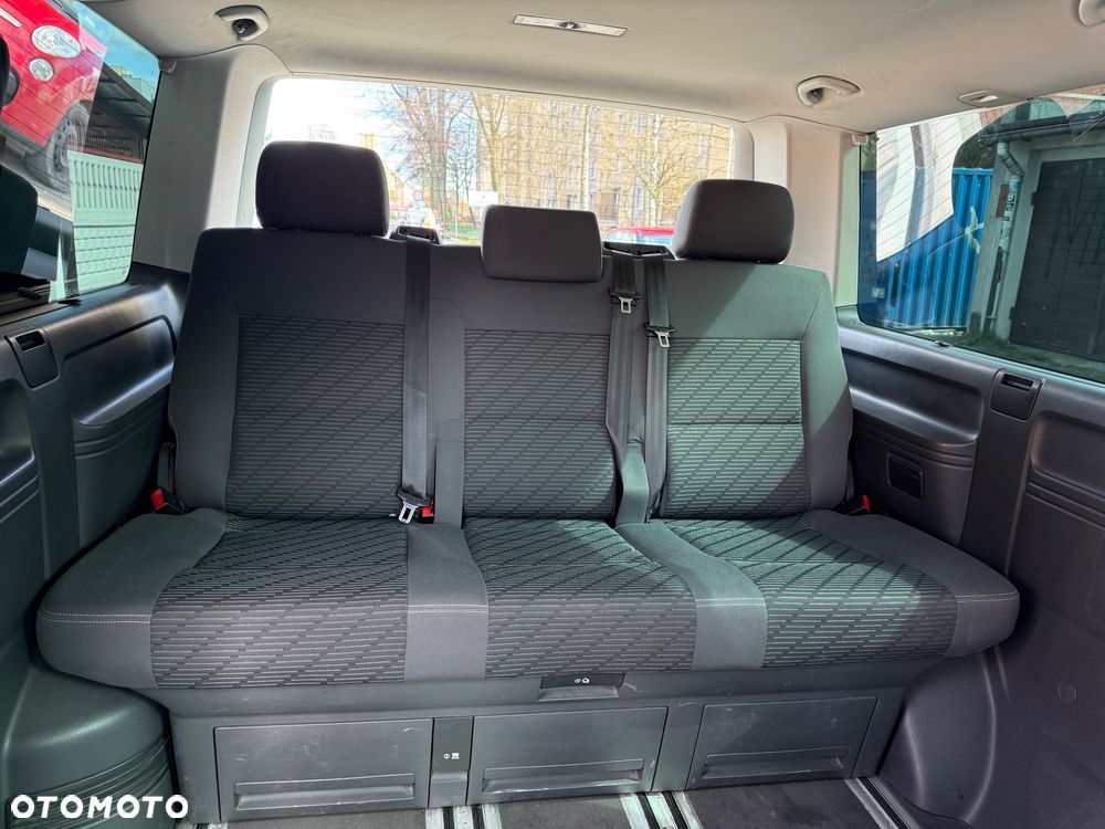 Volkswagen Multivan - 12