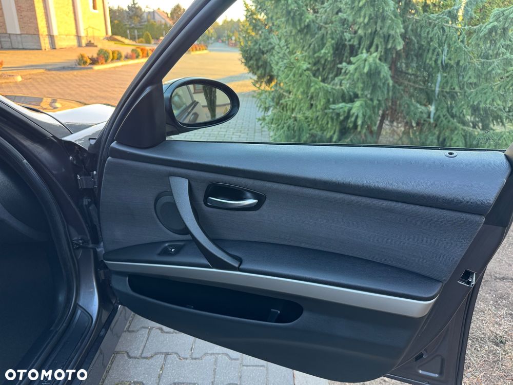 BMW Seria 3 318i - 32
