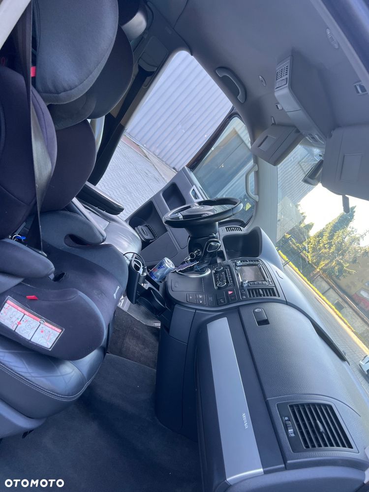 Volkswagen Multivan - 13