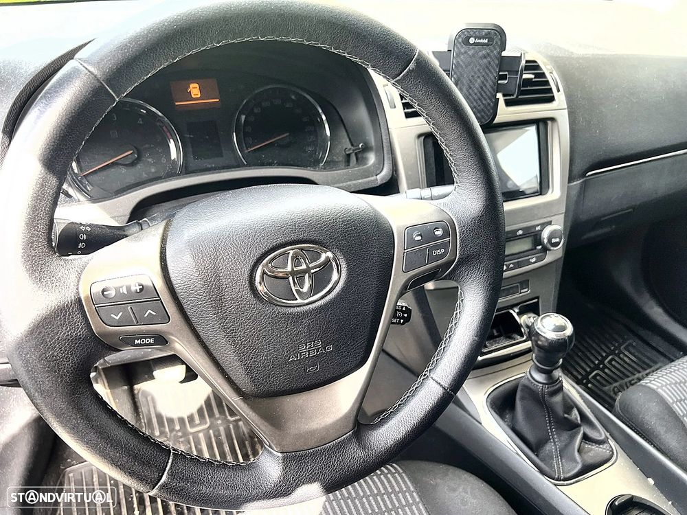 Toyota Avensis SW 2.2 D-4D - 41