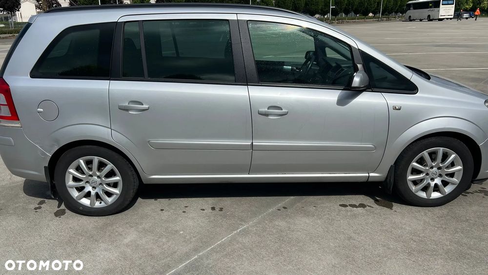 Opel Zafira 1.8 Cosmo - 3
