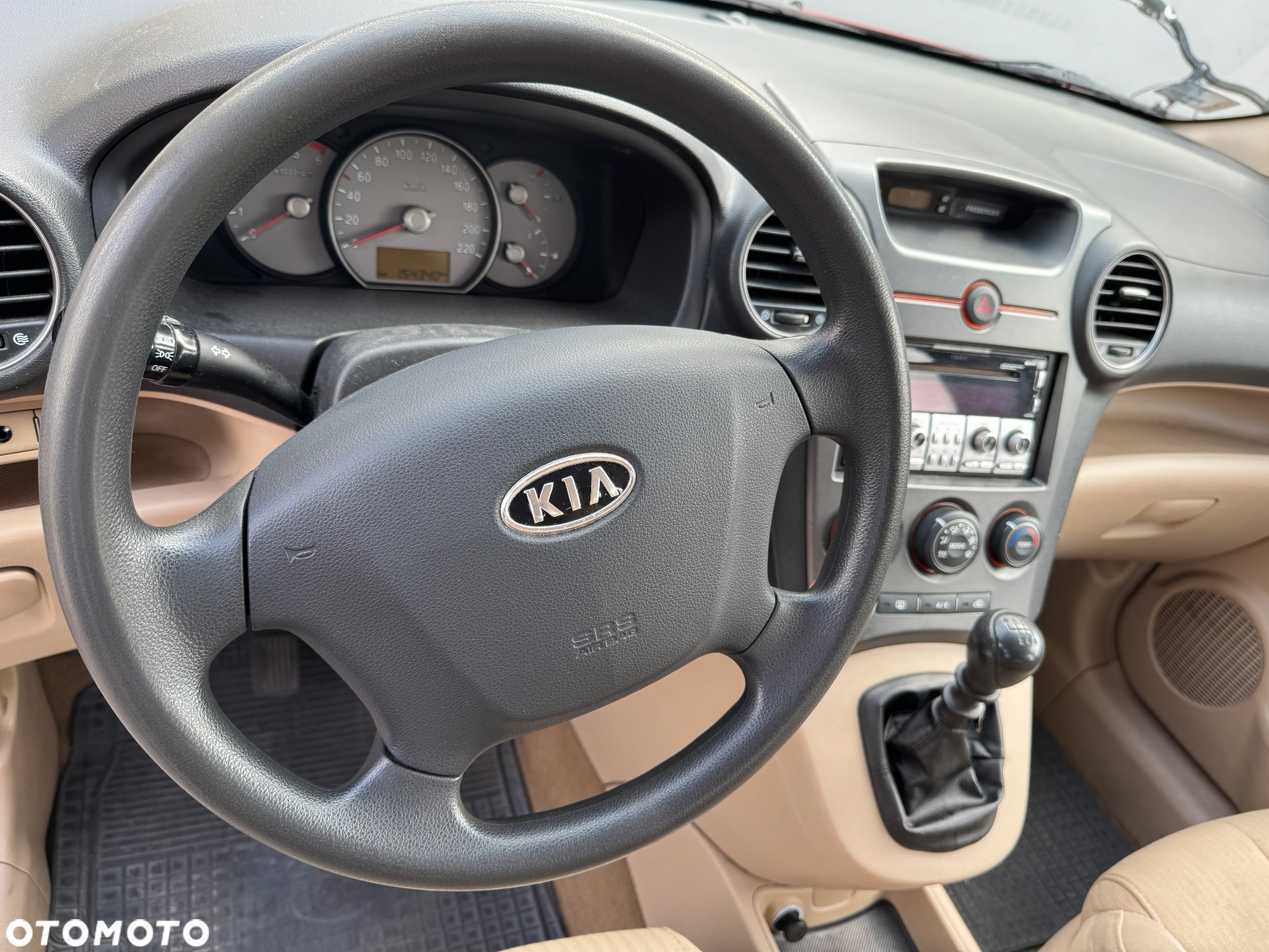 Kia Carens - 6