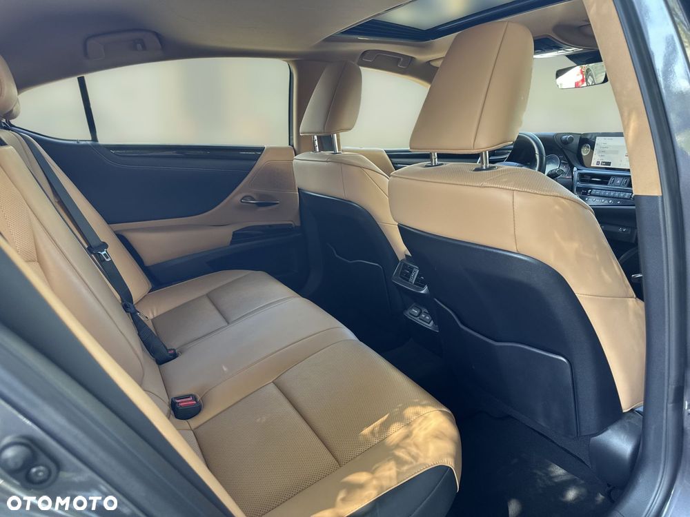 Lexus ES 300h Business Edition - 11